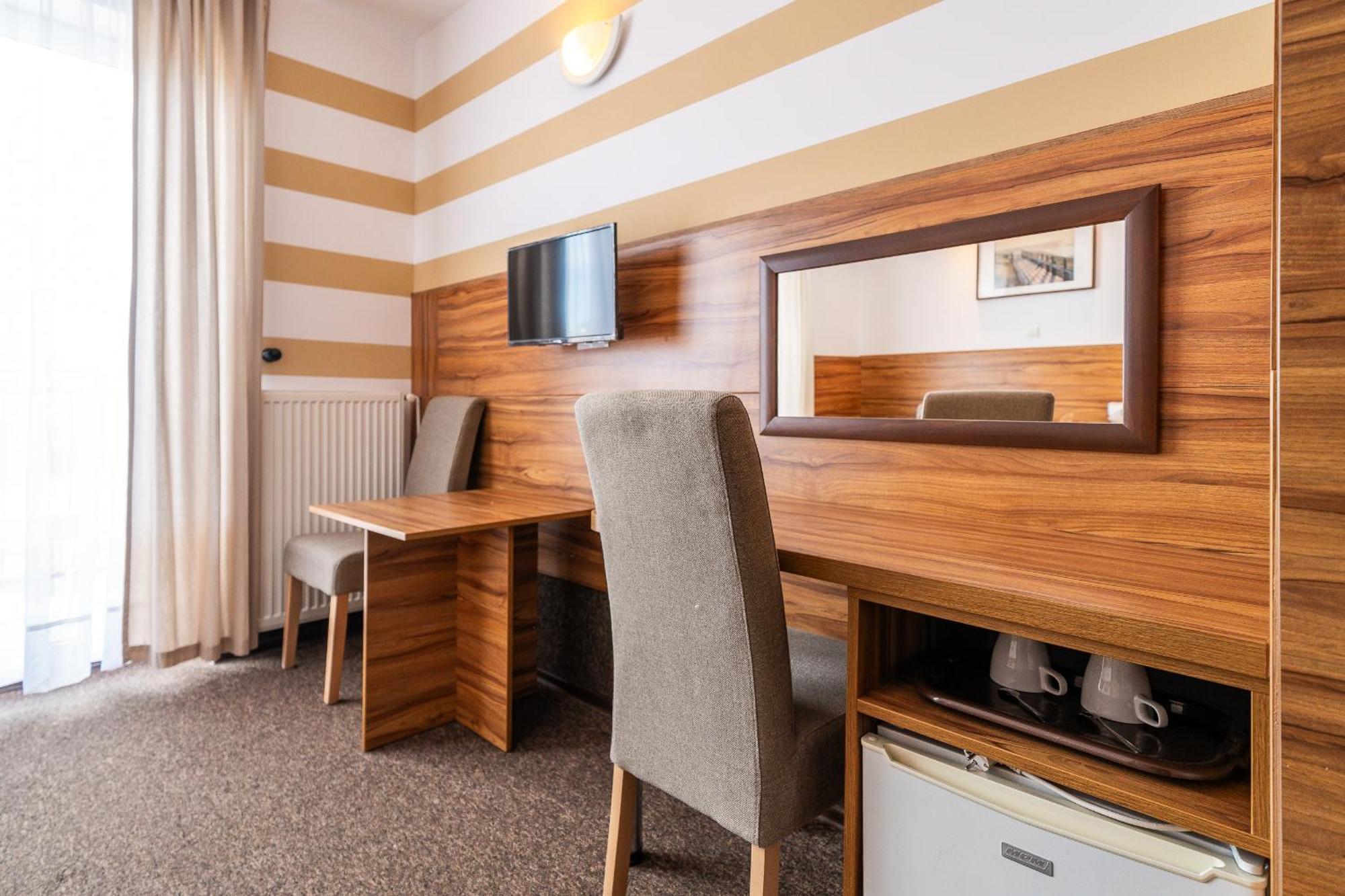 Max Apartamenty - Pokoje - Domki - Restauracja - Basen Мельно Экстерьер фото