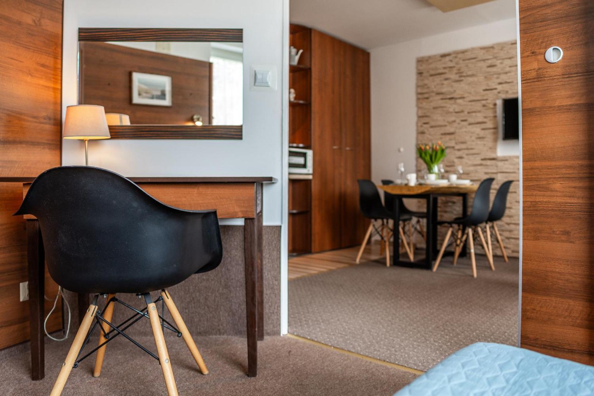 Max Apartamenty - Pokoje - Domki - Restauracja - Basen Мельно Экстерьер фото