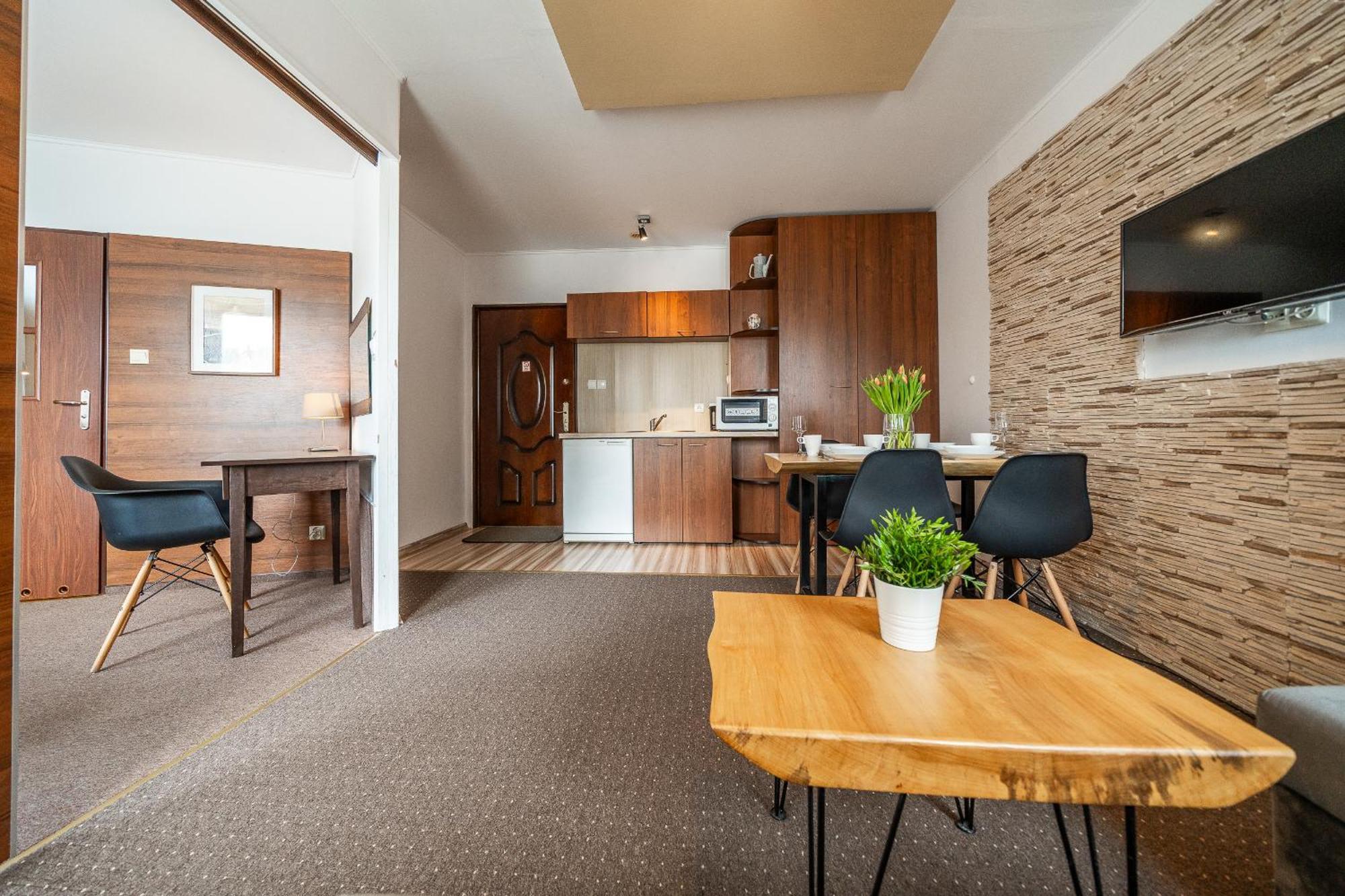 Max Apartamenty - Pokoje - Domki - Restauracja - Basen Мельно Экстерьер фото