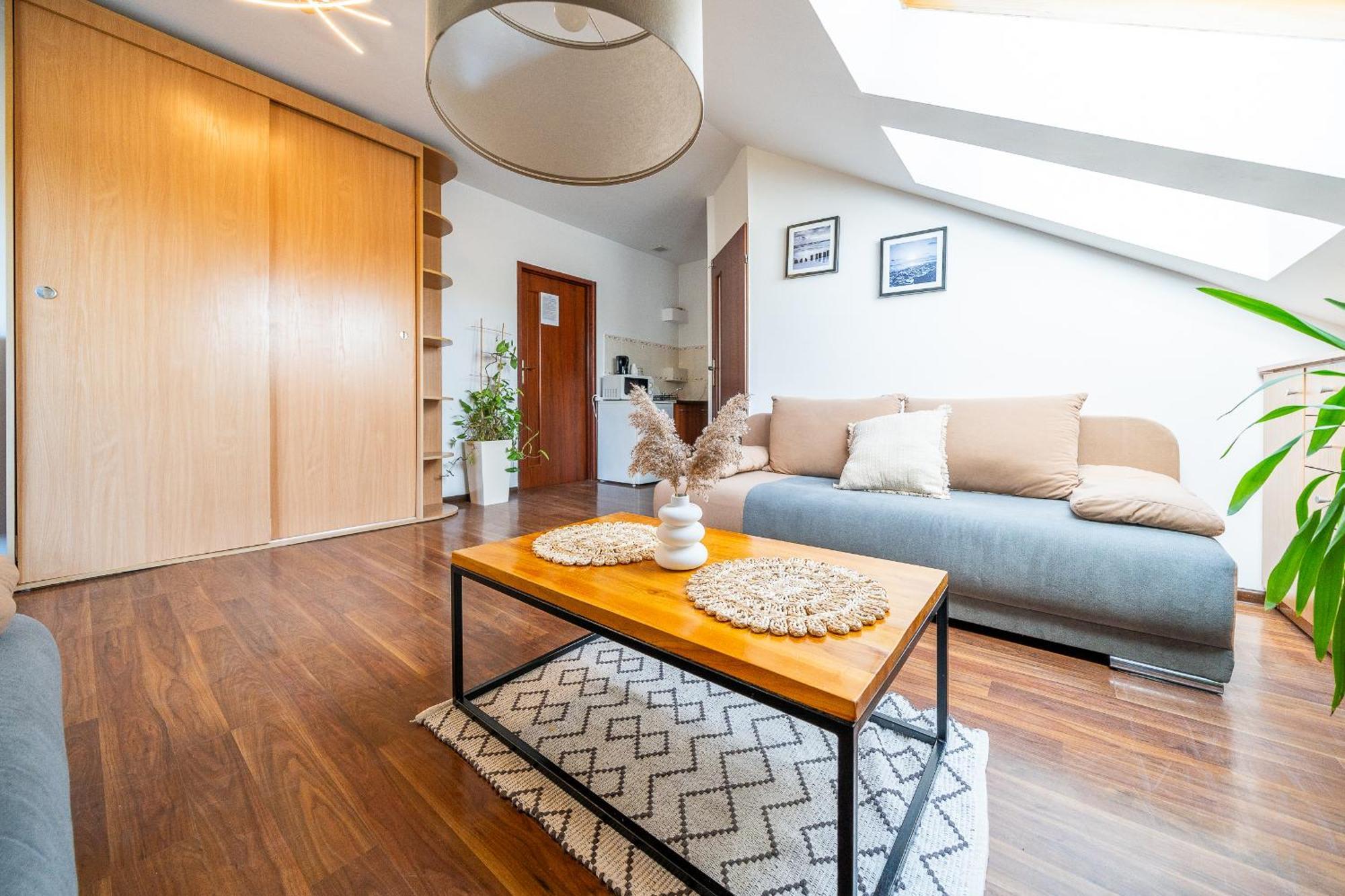 Max Apartamenty - Pokoje - Domki - Restauracja - Basen Мельно Экстерьер фото