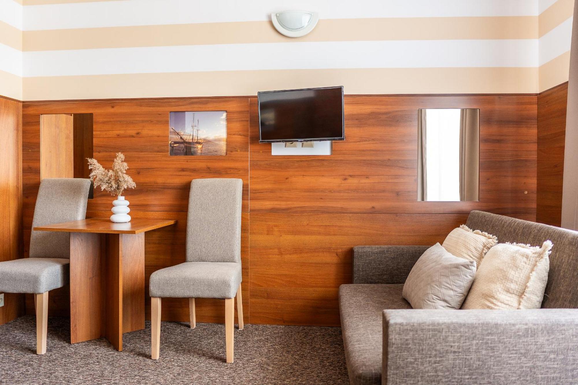 Max Apartamenty - Pokoje - Domki - Restauracja - Basen Мельно Экстерьер фото