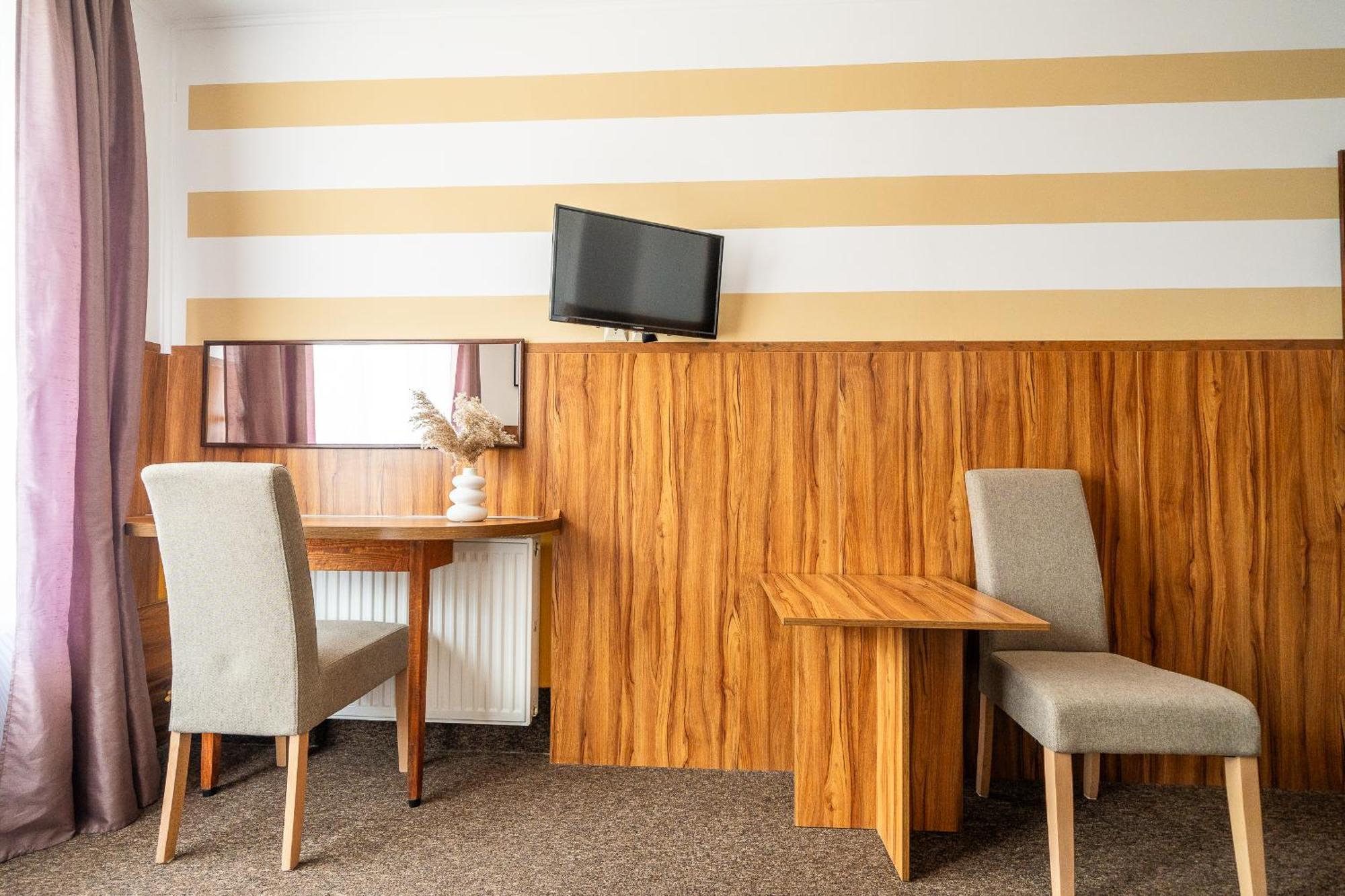 Max Apartamenty - Pokoje - Domki - Restauracja - Basen Мельно Экстерьер фото