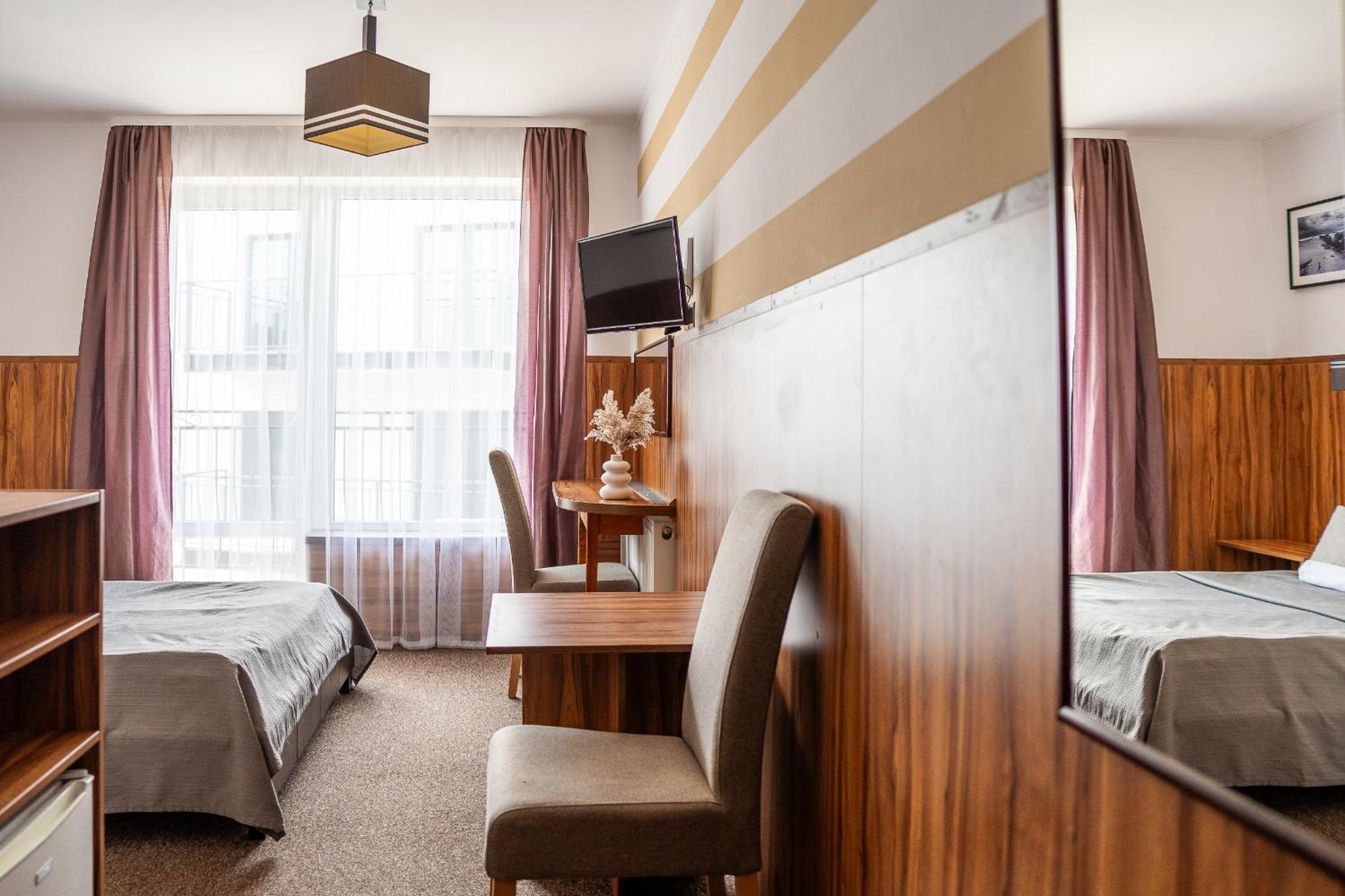 Max Apartamenty - Pokoje - Domki - Restauracja - Basen Мельно Экстерьер фото